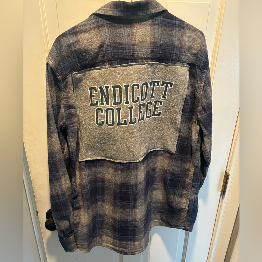 Endicott College up cycled flannel button down shirt in blue & gray Mens Medium